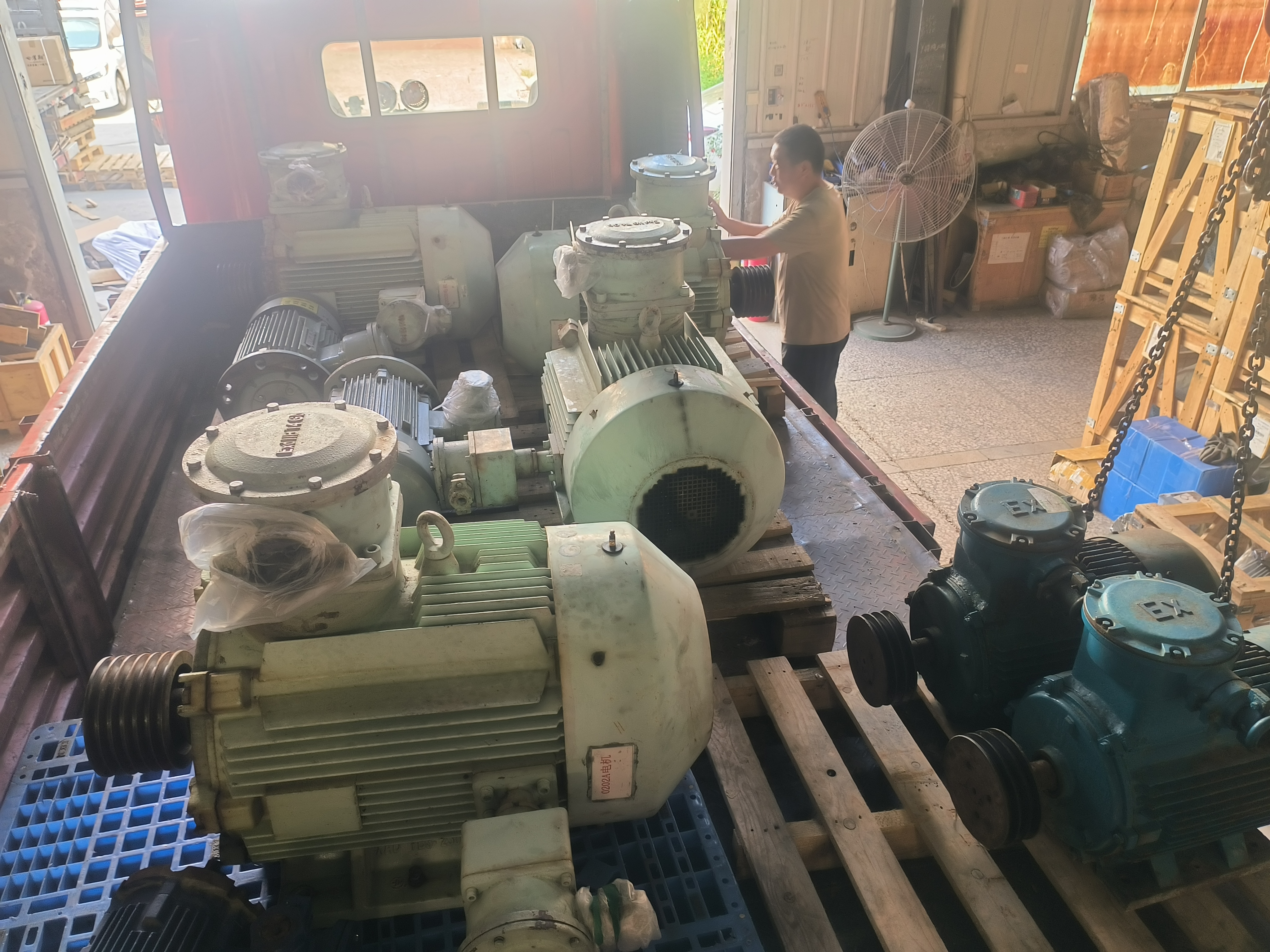 永磁同步電機(jī)為何更節(jié)能？臥龍南陽(yáng)帶您深入了解其工作原理